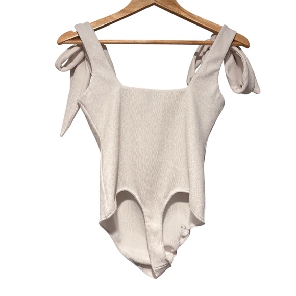 Show me your MuMu Gidget Bodysuit White Size Medium - Picture 6 of 13